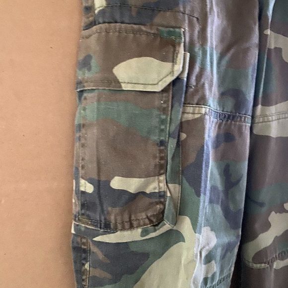 CAMO CARGO BOYS PANTS SIZE MEDIUM 24-27 INSEAM - Picture 5 of 8